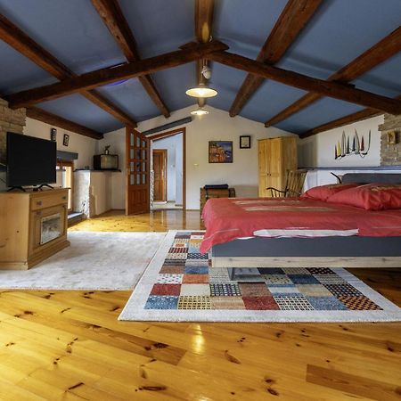Crni In Crni - Haus Fuer 6 Personen Βίλα Labin  Εξωτερικό φωτογραφία