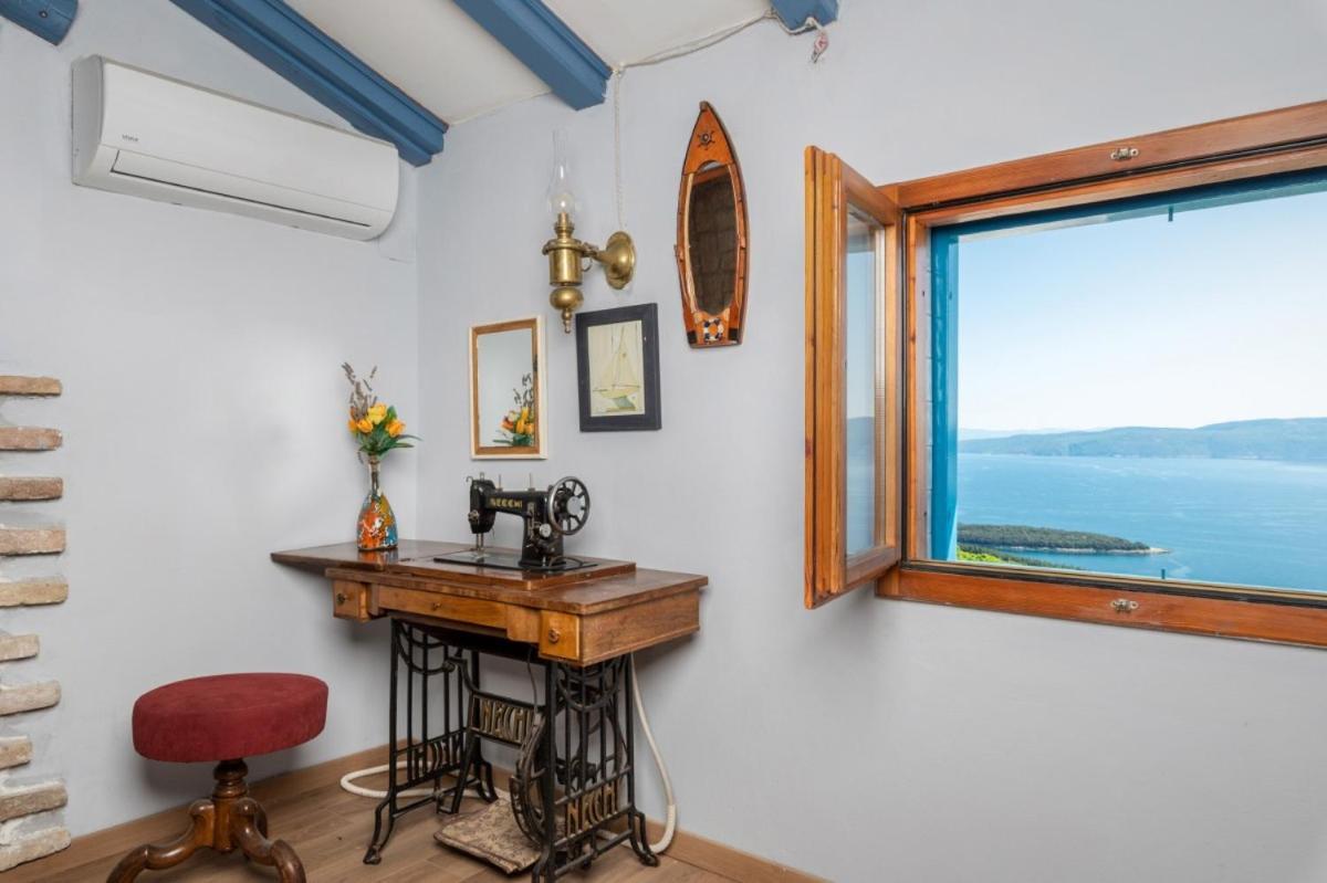 Crni In Crni - Haus Fuer 6 Personen Βίλα Labin  Εξωτερικό φωτογραφία